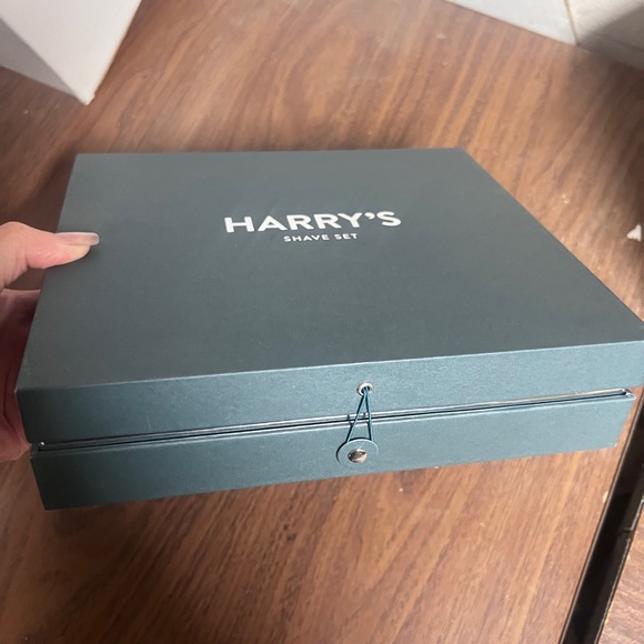 Harry's Men’s Razor Set Gift Box - Picture 5 of 5